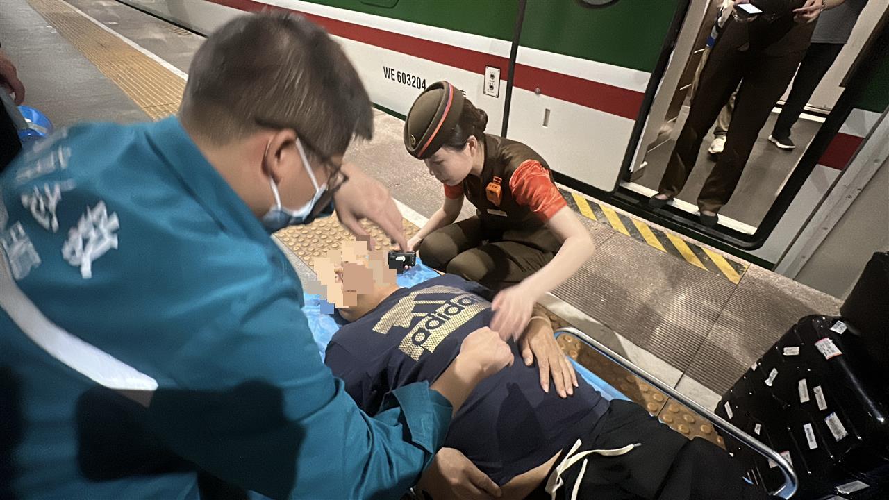 列车.jpg 列车.jpg