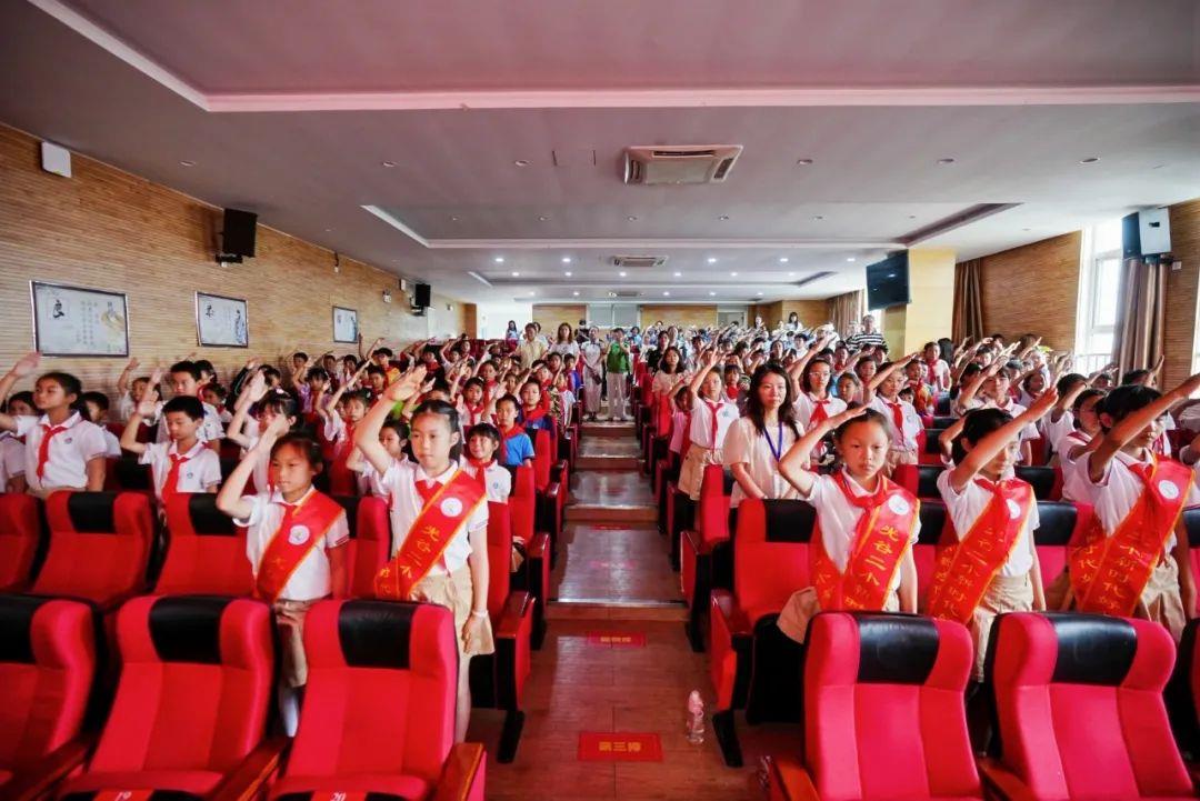 參會的學(xué)生.jpg