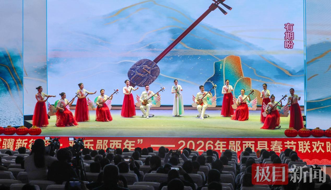 图为2026年郧西县春节联欢晚会现场。徐军摄3.png