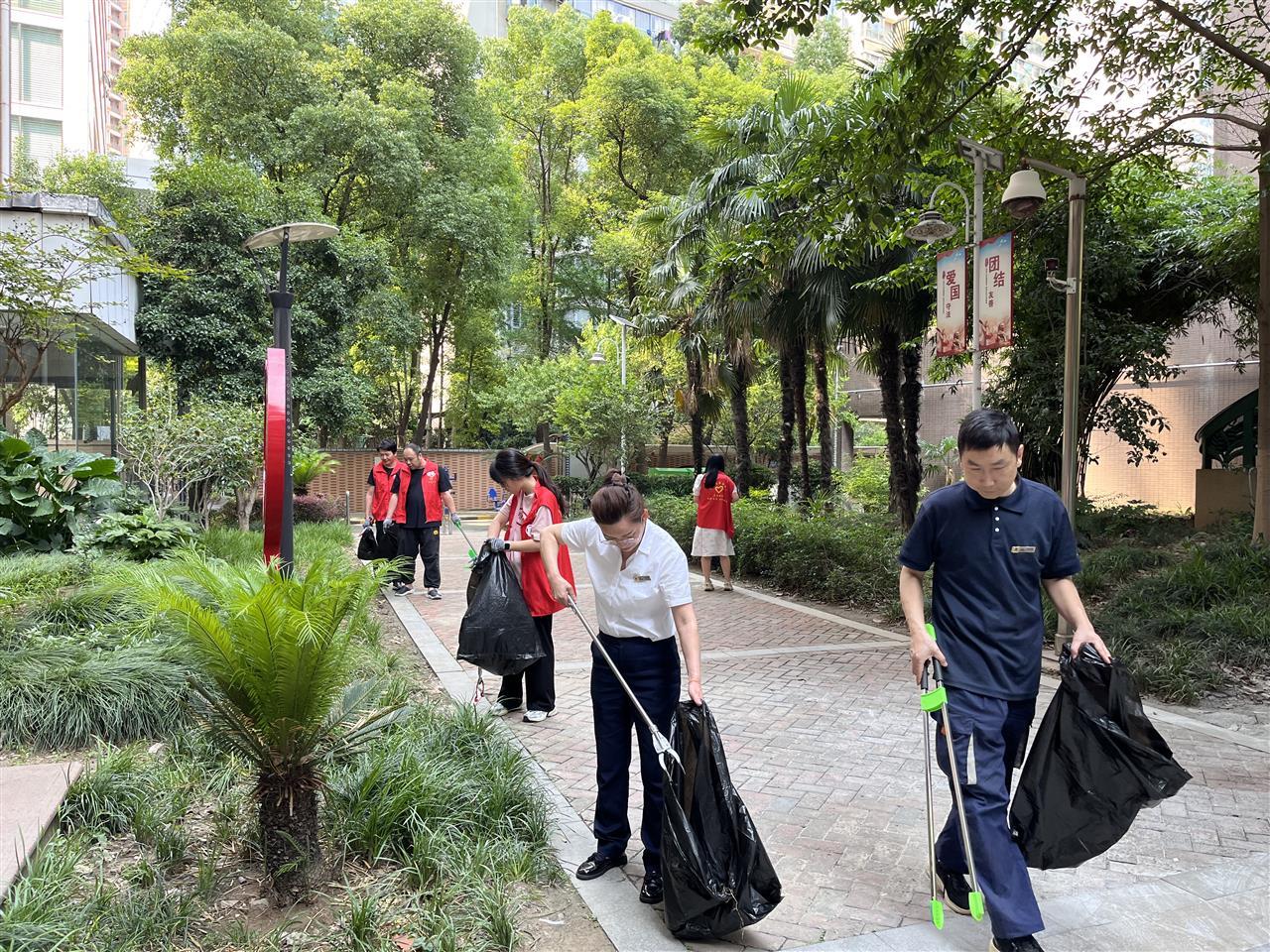 江岸区各职能部门、企事业单位、辖区居民积极参与i武汉i家园清洁行动 (2).jpg