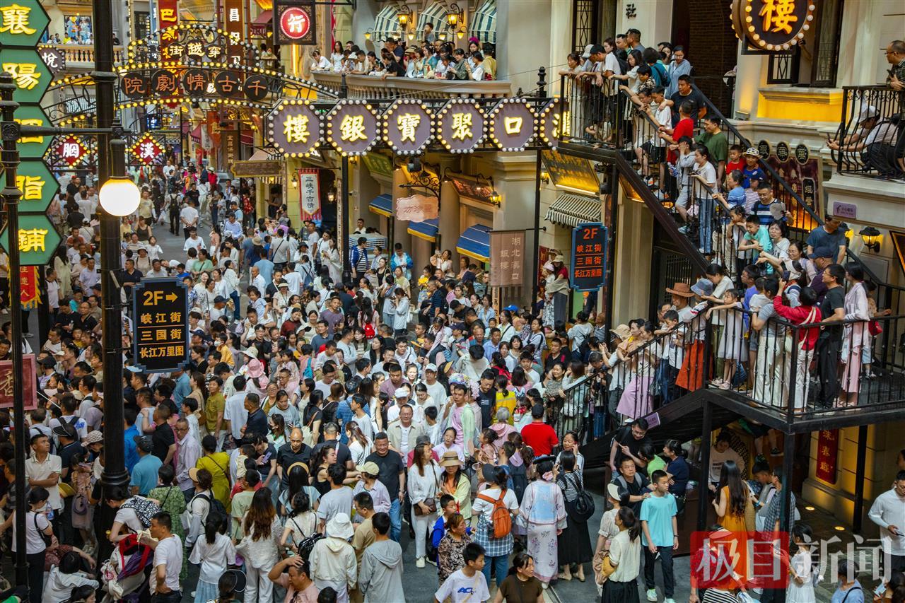 3.宜昌鲟龙湾·三峡千古情景区，暑期场场爆满的实景演出成为“流量担当”。 （吴迪 摄）.jpg