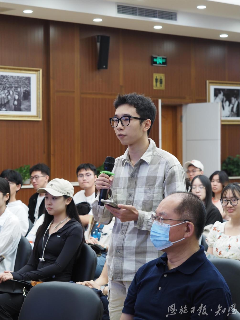 "中央民族大学学生王鹏杰说,这部作品展现了本土文