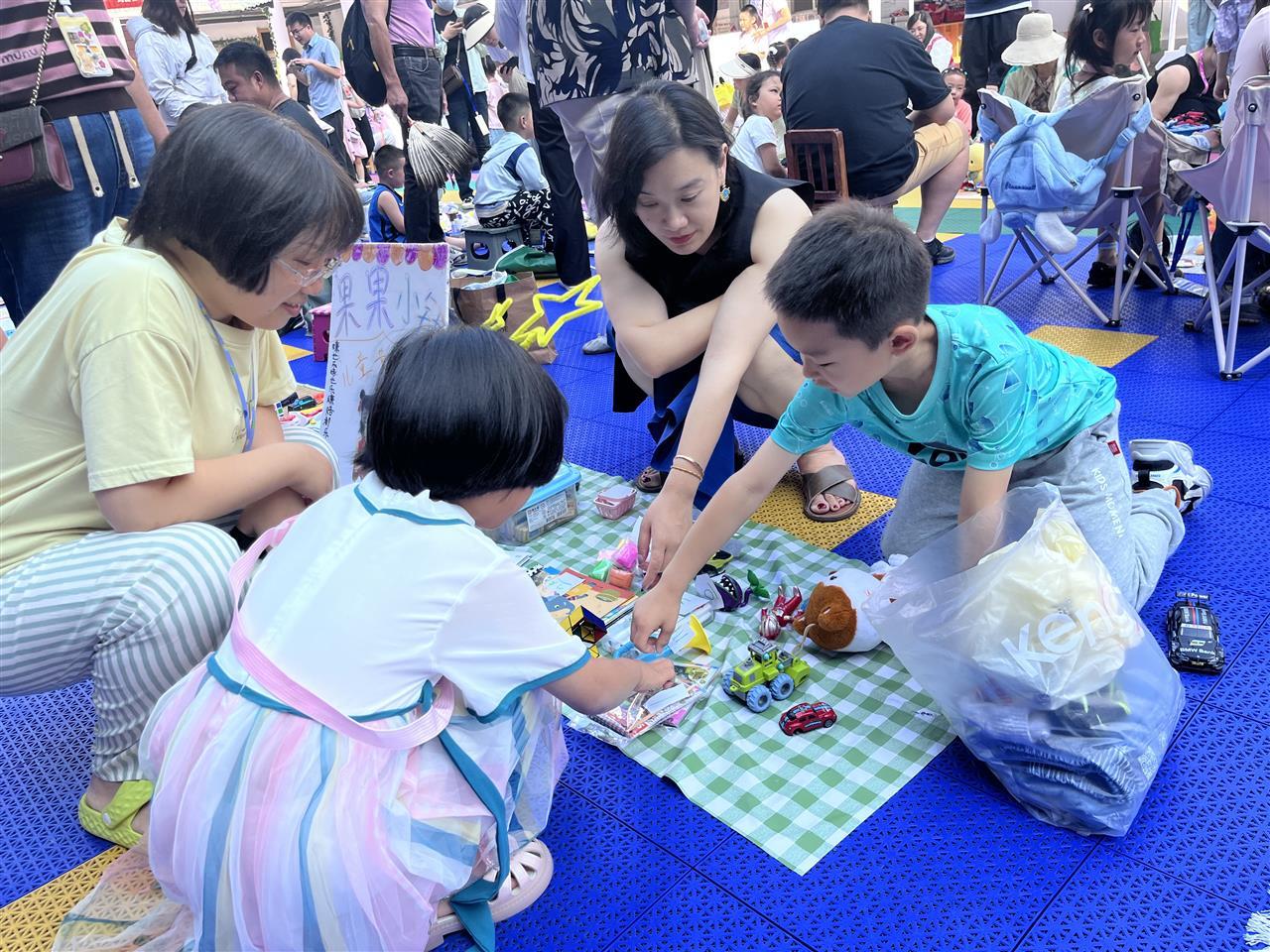 2025.5.30武昌区柴林幼儿园跳蚤市场暨六一庆祝活动照片3.jpeg 2025.5.30武昌区柴林幼儿园跳蚤市场暨六一庆祝活动照片3.jpeg