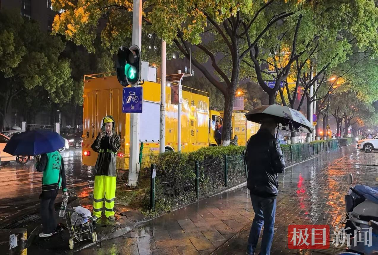 未雨绸缪筑牢武汉南湖防汛“安全网”