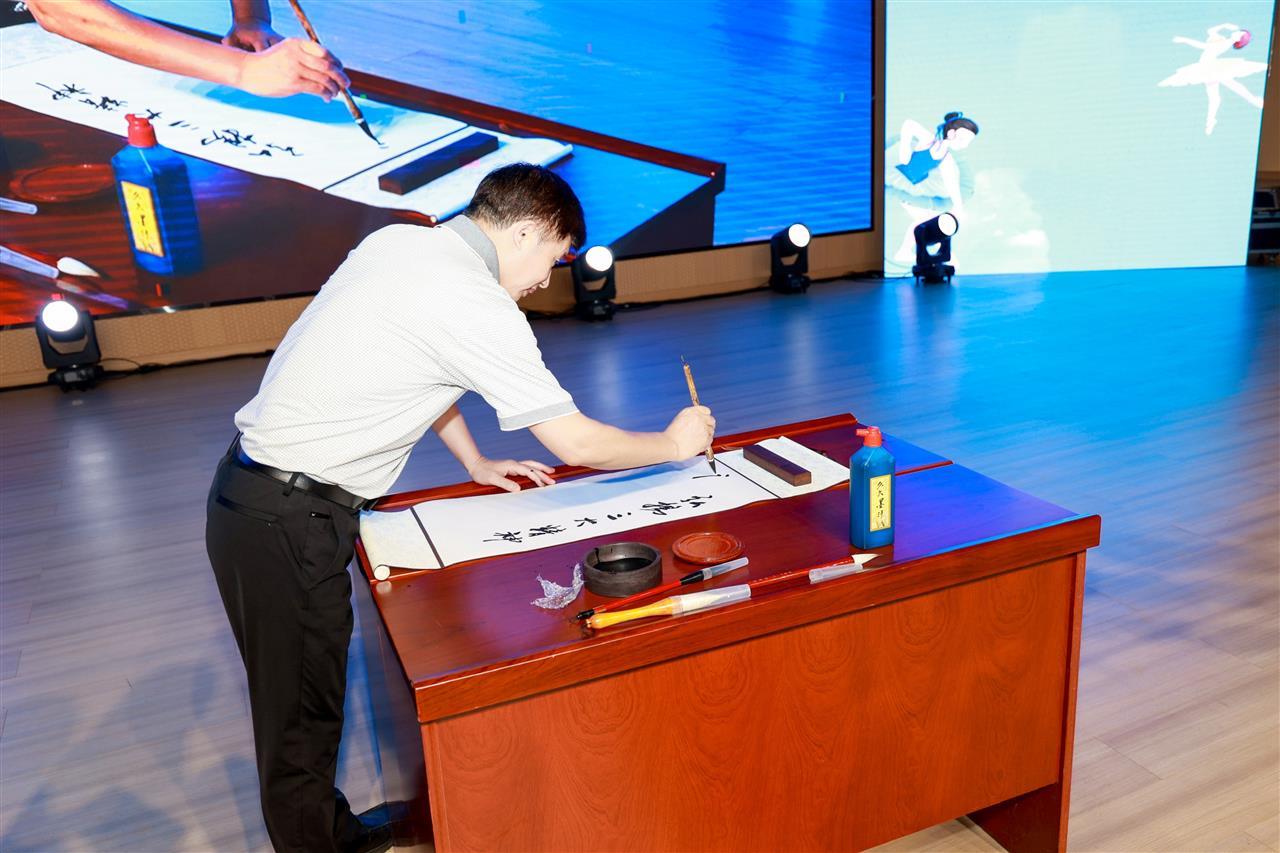 a6f87de1dbcc415801c82d134ff8231.jpg a6f87de1dbcc415801c82d134ff8231.jpg