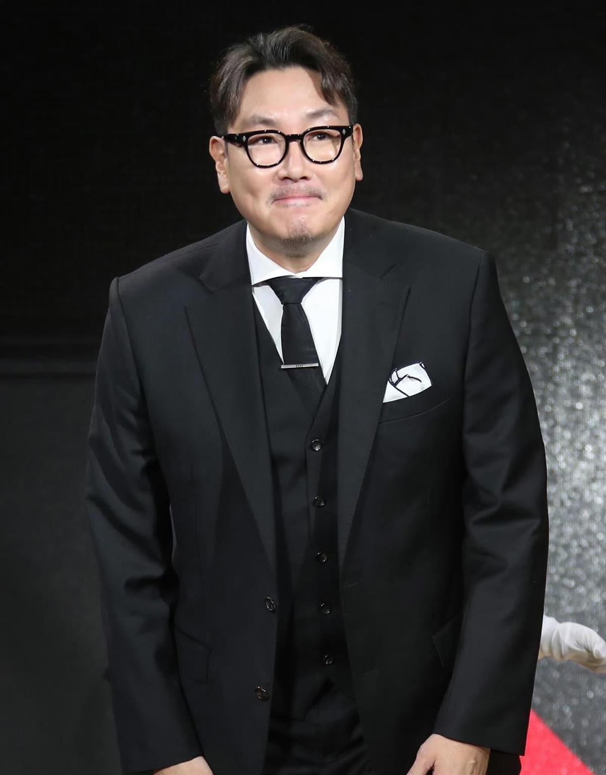 著名演员赵震雄再被指控暴力犯罪，纪录片导演：他打了我之后没有道歉