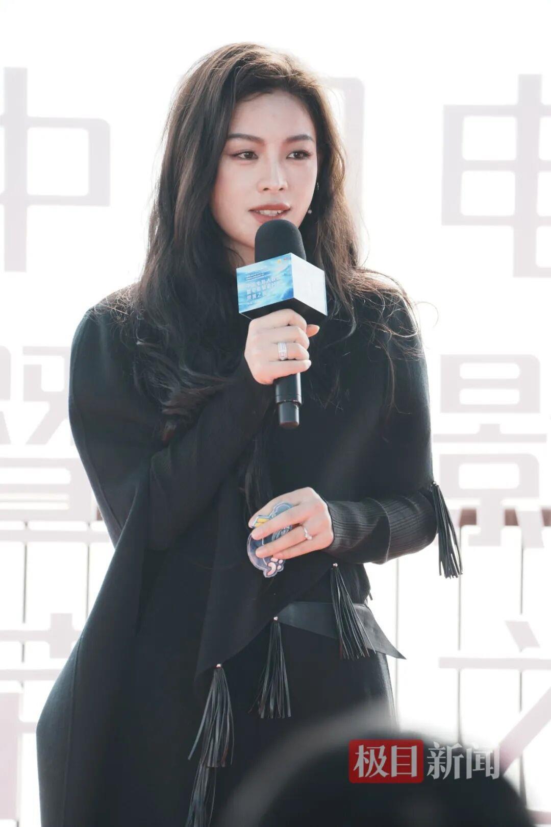 640-6.jpeg 刚刚,100多位知名演员现身湖北,最新红毯组图来了!