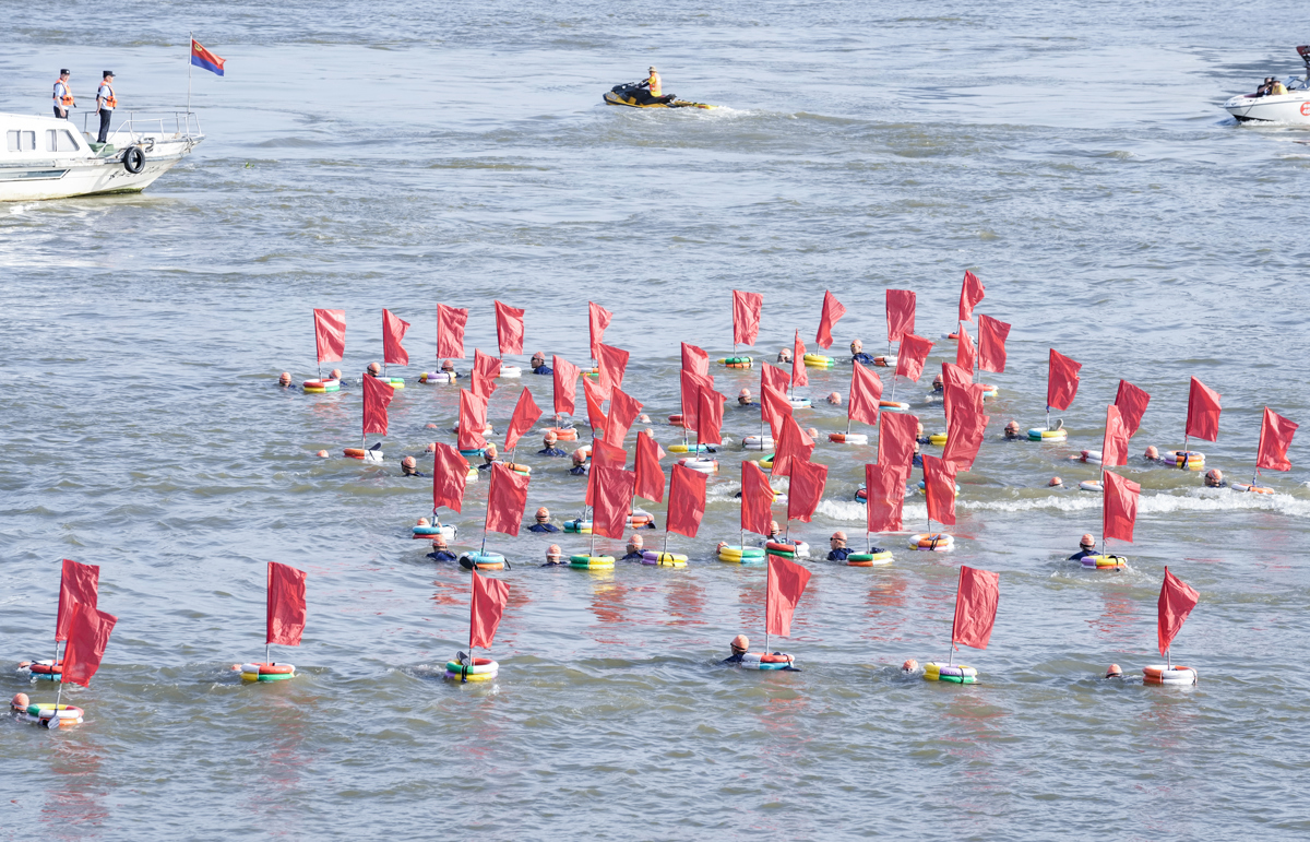 方队横渡:海军工程大学队2.jpg 方队横渡:海军工程大学队2.jpg