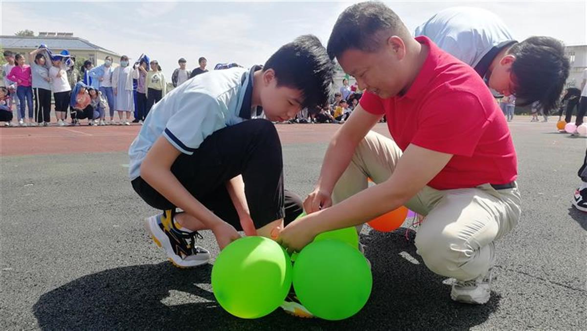 2021年6月4日,在武汉市最北部街道的姚集中学,学校召开九年级趣味运动