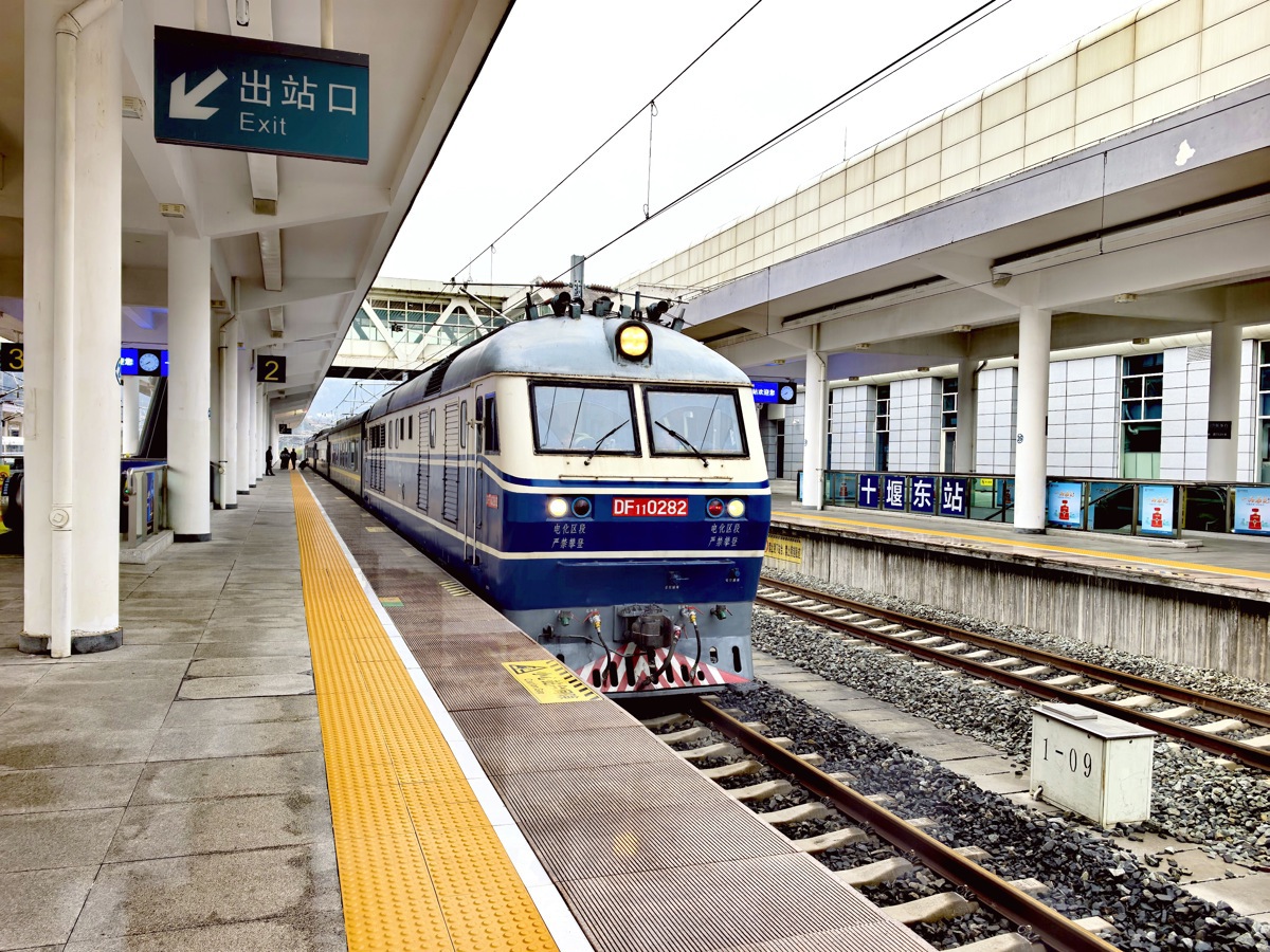 西十高铁1.jpg