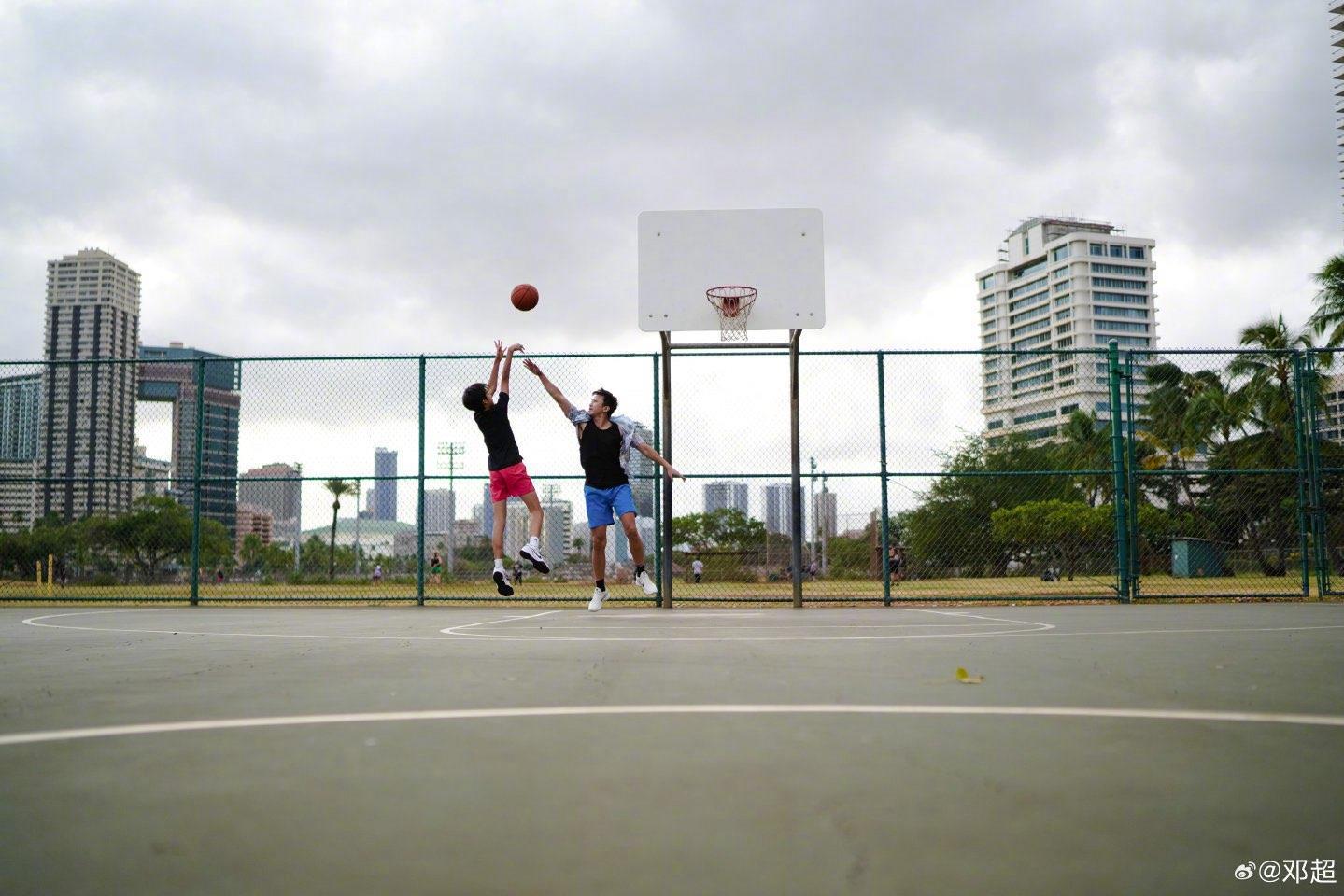 2be5813f3e3bdca23deab52b977e9b95.jpg 孙俪发文为14岁儿子庆生,邓超边看边哭,“看一半看不清了”