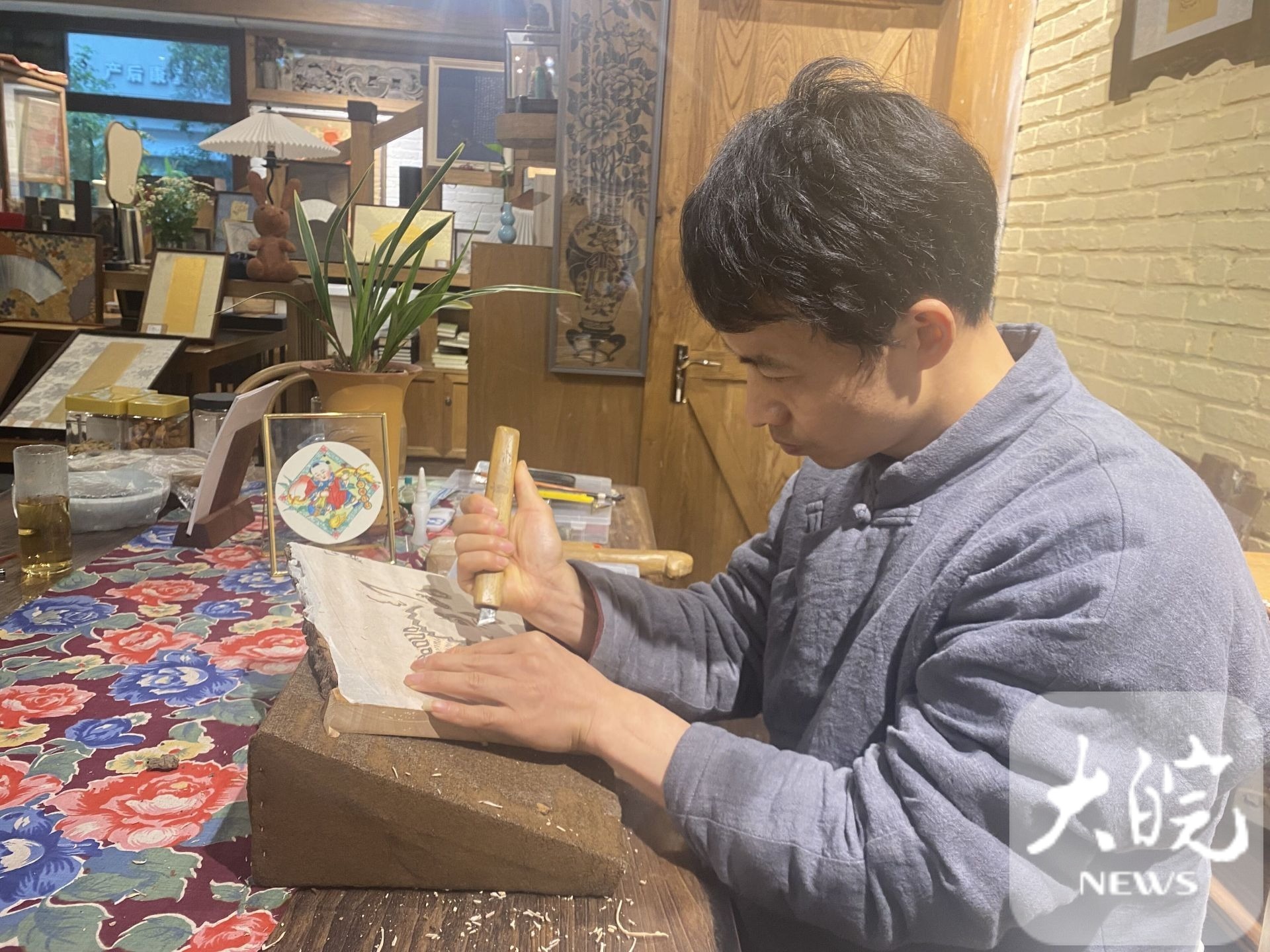 非遗传承人童敏:方寸之间传古韵,锦书花笺寄情思 | 极目新闻