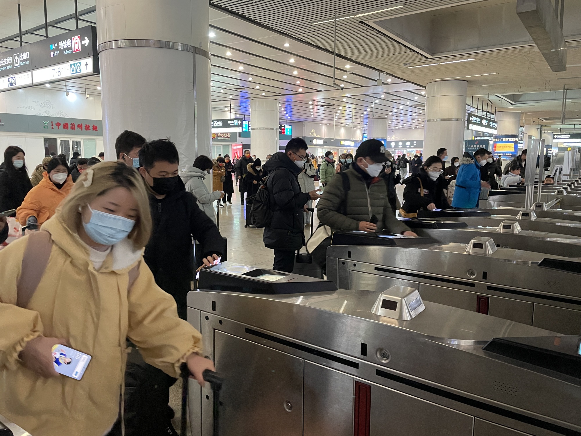 新春走基层丨走进北京南站地铁站,平安温暖如何一路相伴? | 极目新闻