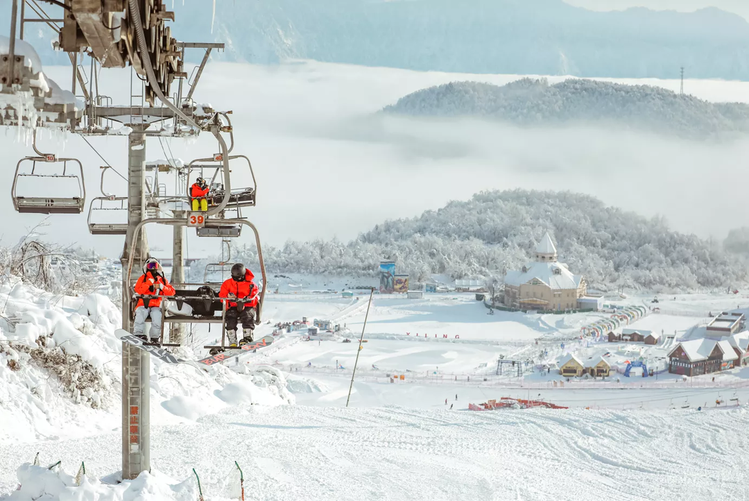 成都西岭雪山:雪季持续 免滑雪场景区门票至3月31日 