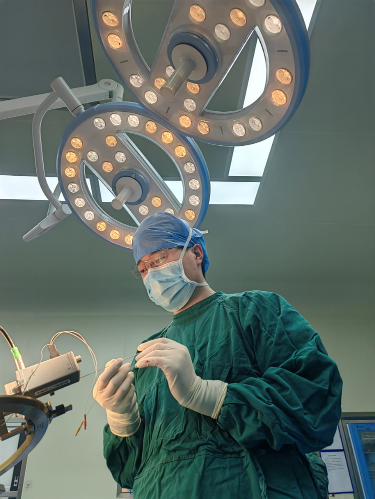 山东首例最小儿童脑起搏器植入手术完成 | 极目新闻