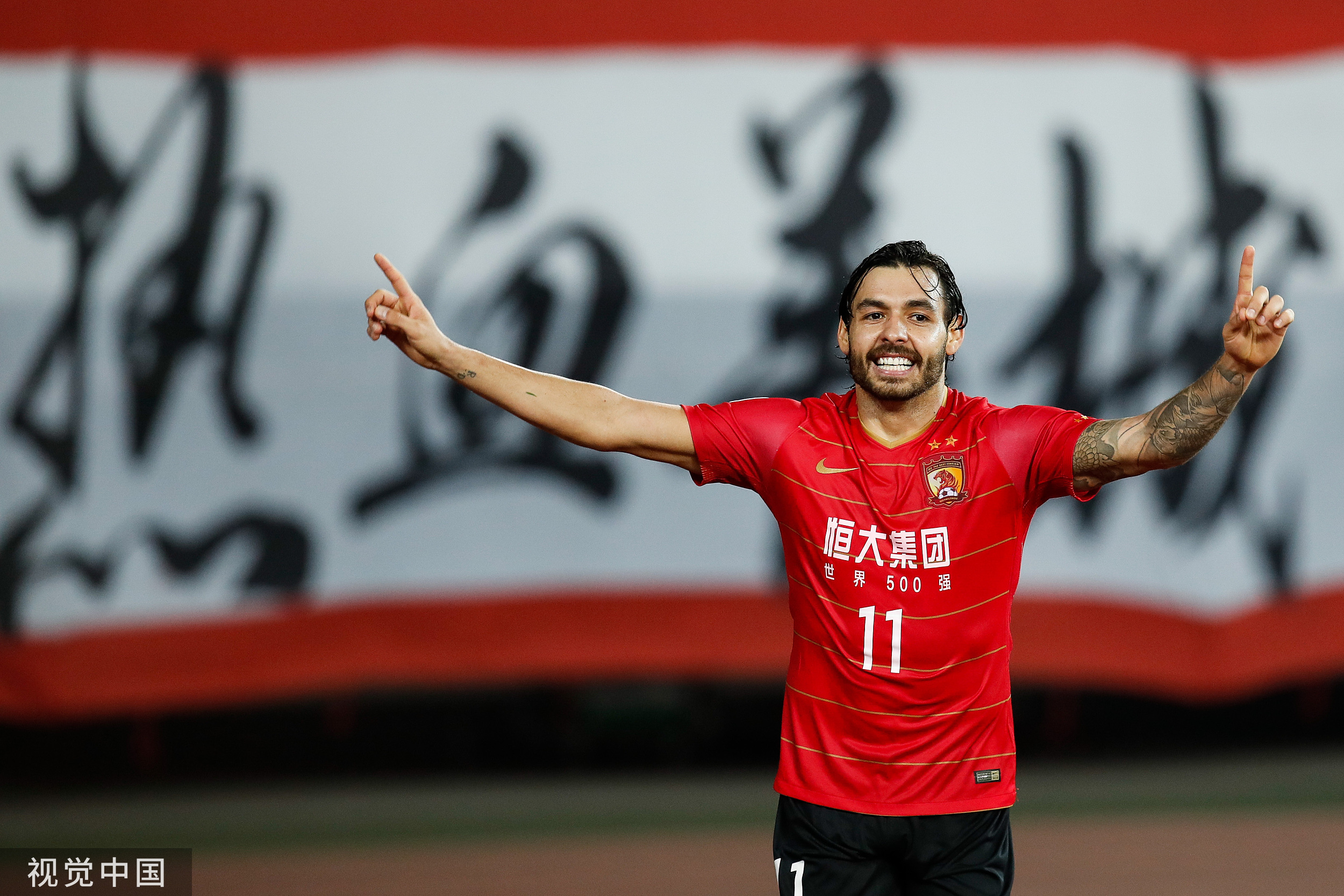 高拉特申请退籍"平静"退役背后:中国足球归化的一次失败 | 极目新闻