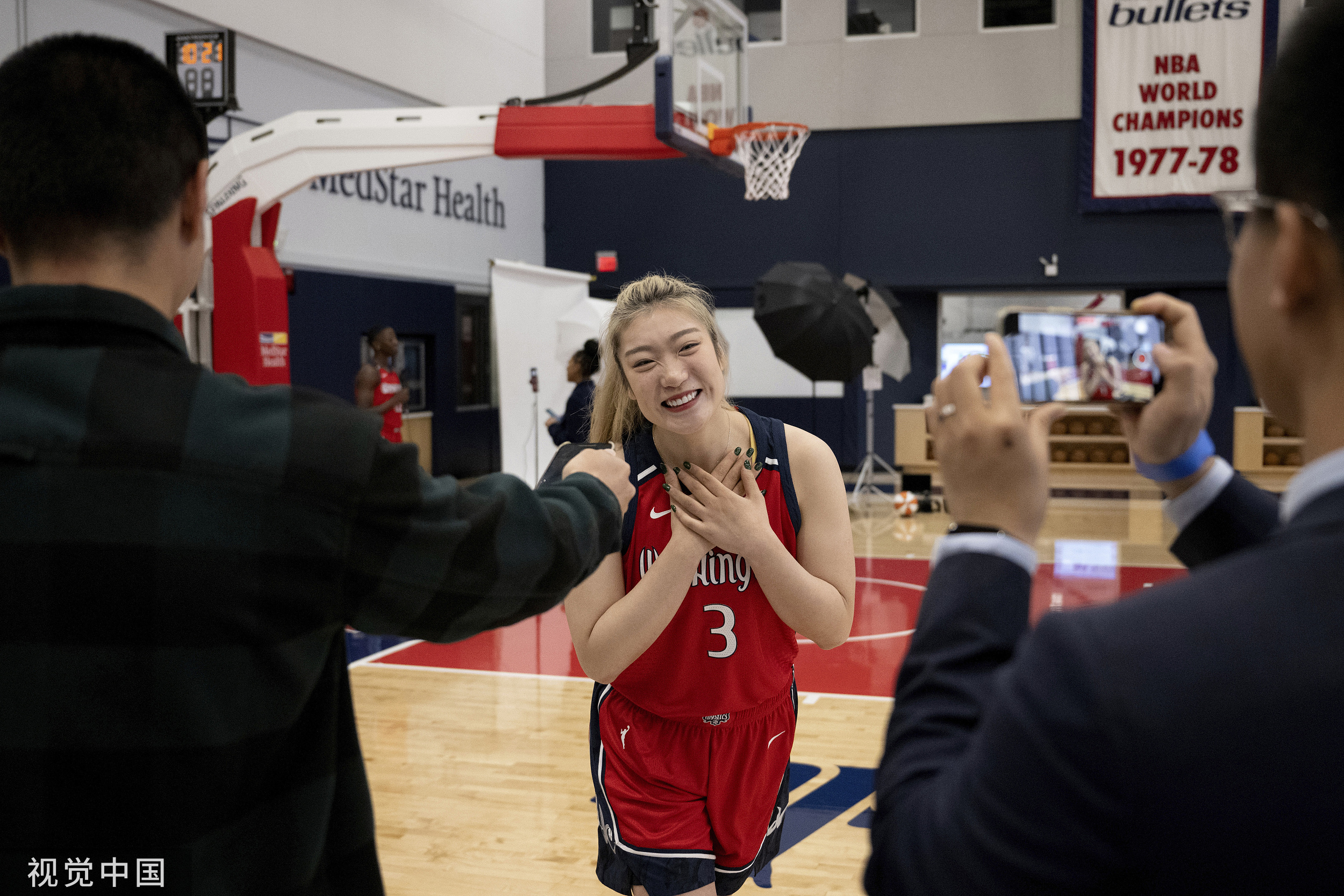 中国女篮球员李梦:不管在哪个舞台,永远做最好的自己 | 极目新闻