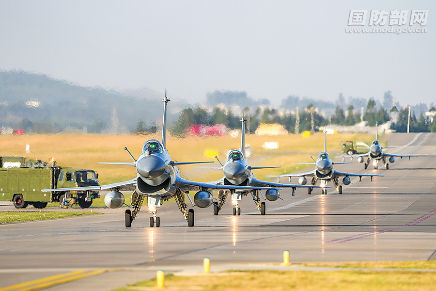 空军航空兵某旅组织实战化飞行训练 