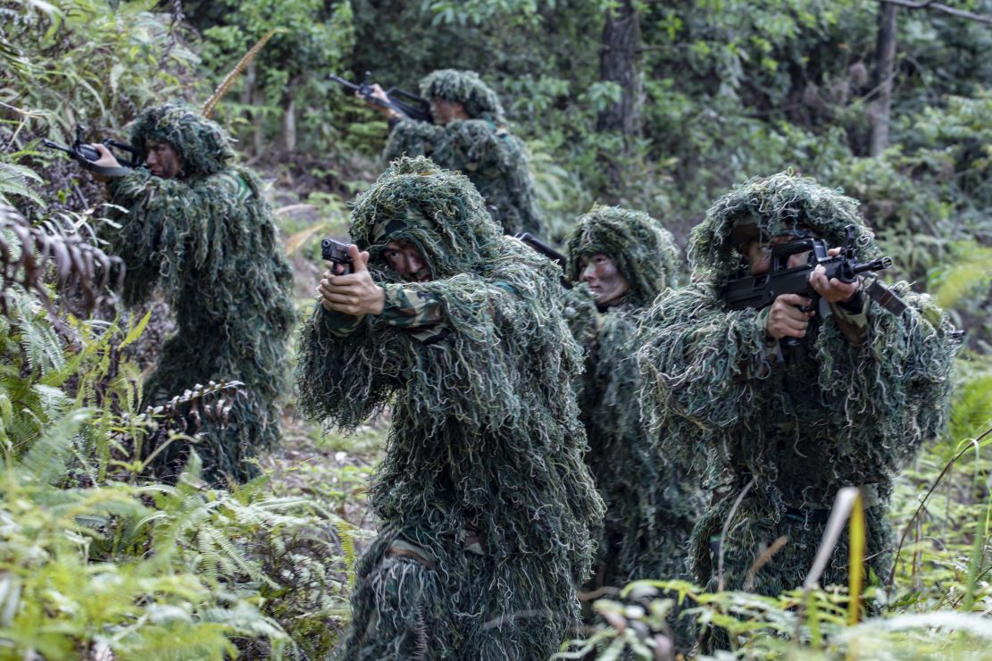 武警机动师侦察兵图片