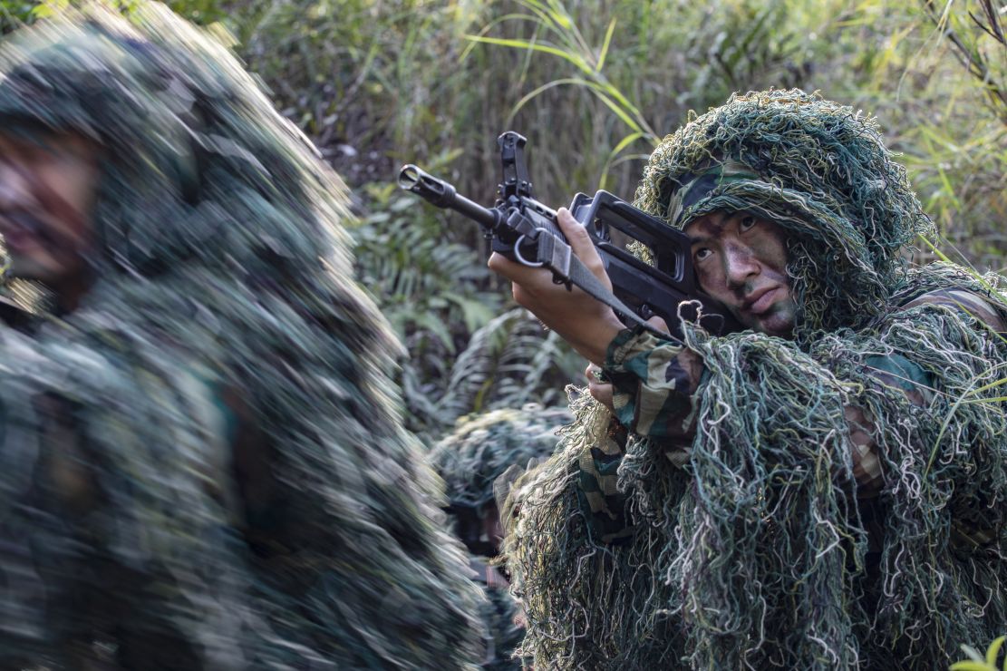 武警机动师侦察兵图片