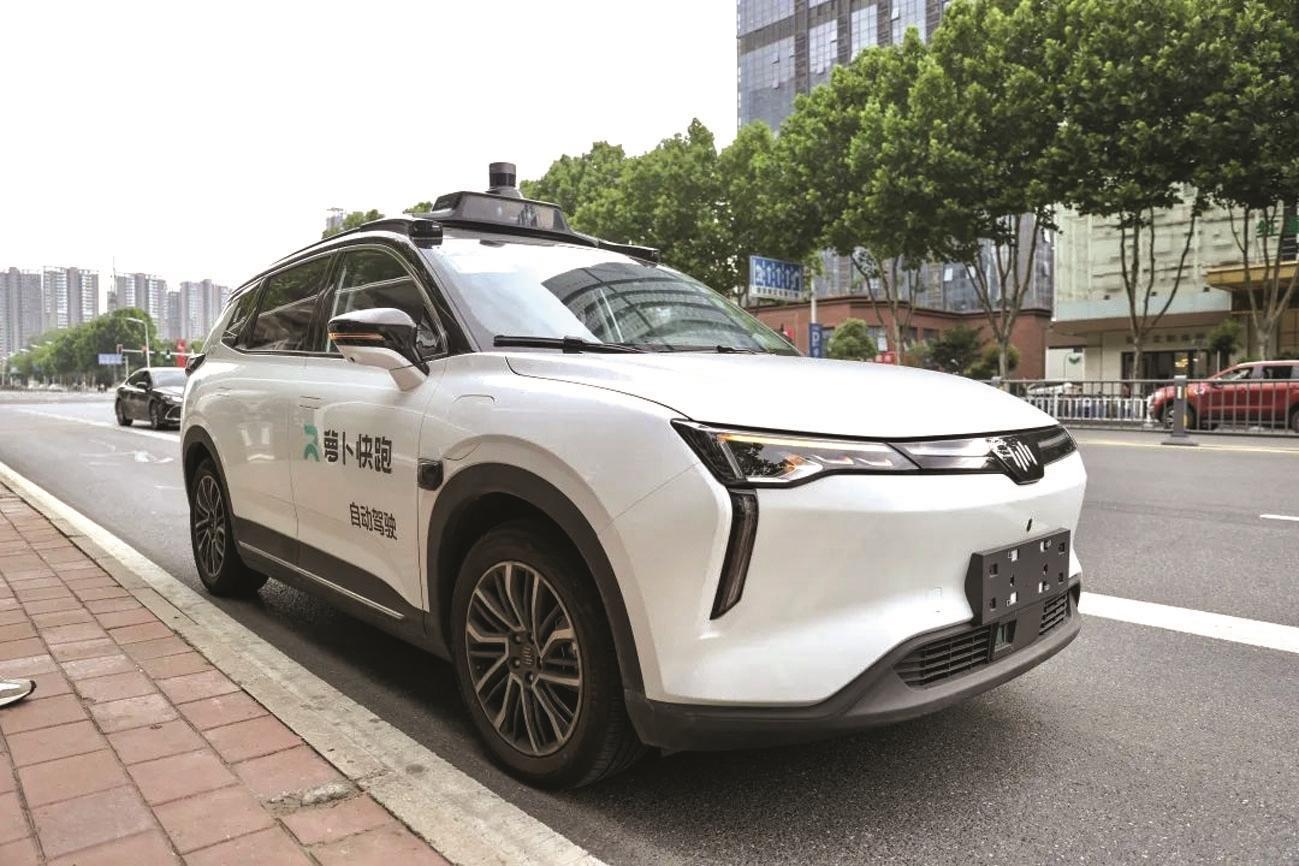 合肥无人驾驶出租车上线 市民可通过微信小程序下单体验 | 极目新闻