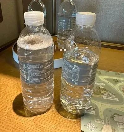 上海一知名酒店免费提供的矿泉水中,竟混杂一瓶清洁剂 | 极目新闻