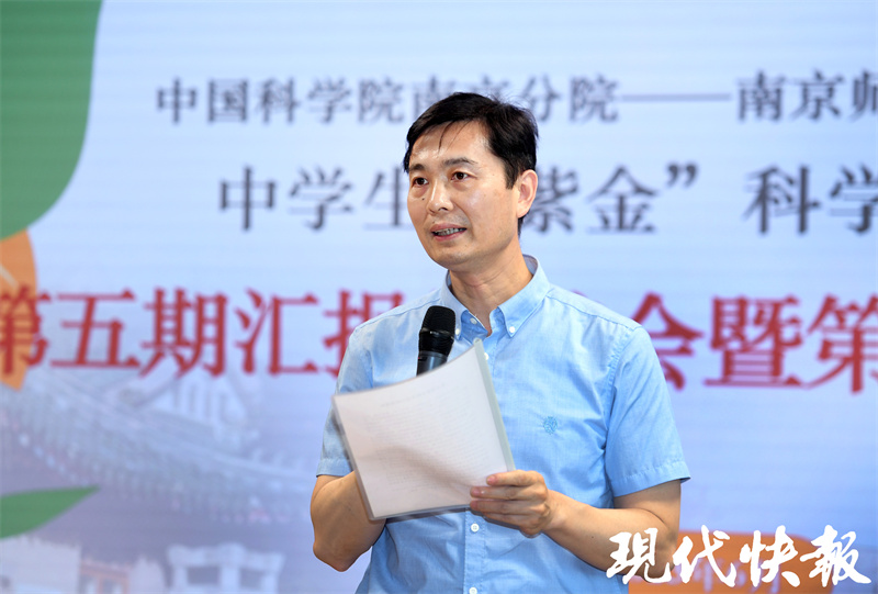 副处长陈笛,南京师范大学附属中学校长徐飞,副校长蒋桂林,副校长黄