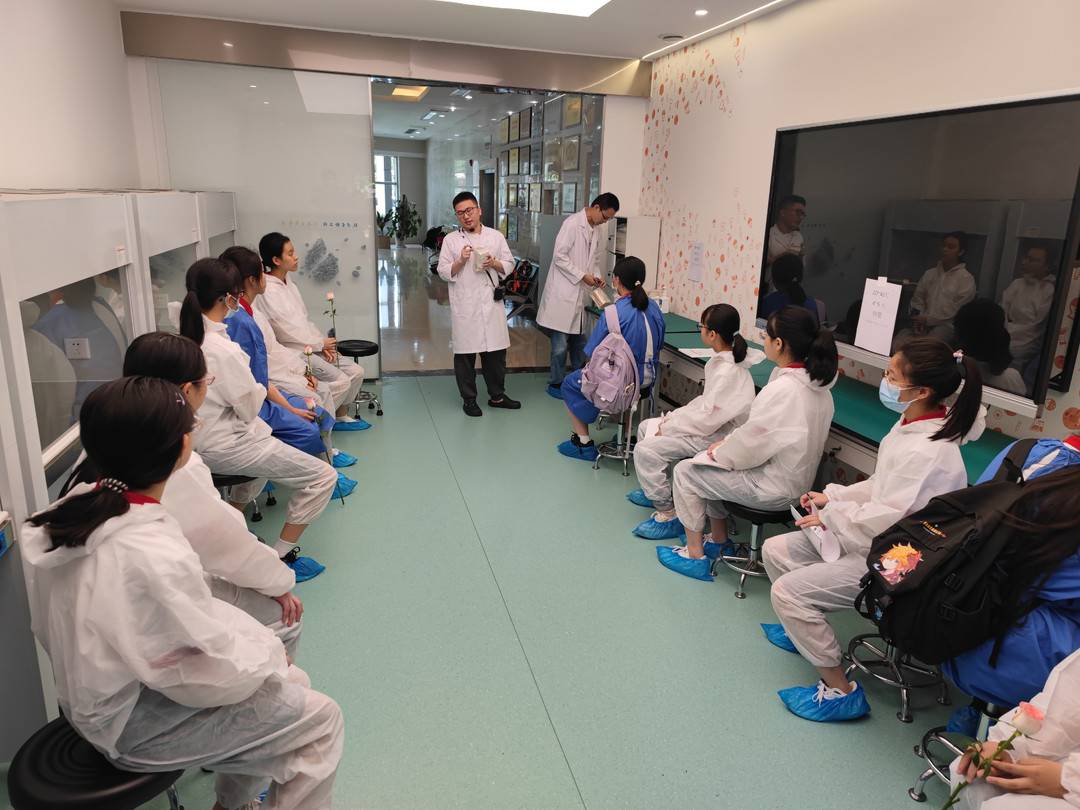 成都首个生物研学实验室今日启动 干细胞科普教育再升级 | 极目新闻