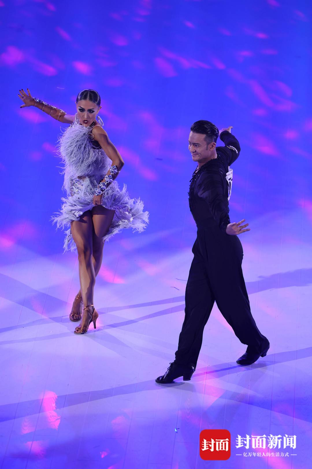 世界体育舞蹈节成都开幕 中国组合夺得拉丁舞公开赛冠军 | 极目新闻