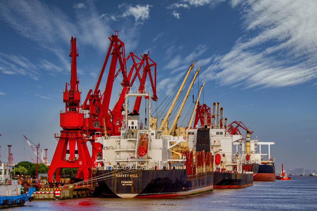 2%,长江张家港段船舶进出港艘次大幅提升 | 极目新闻