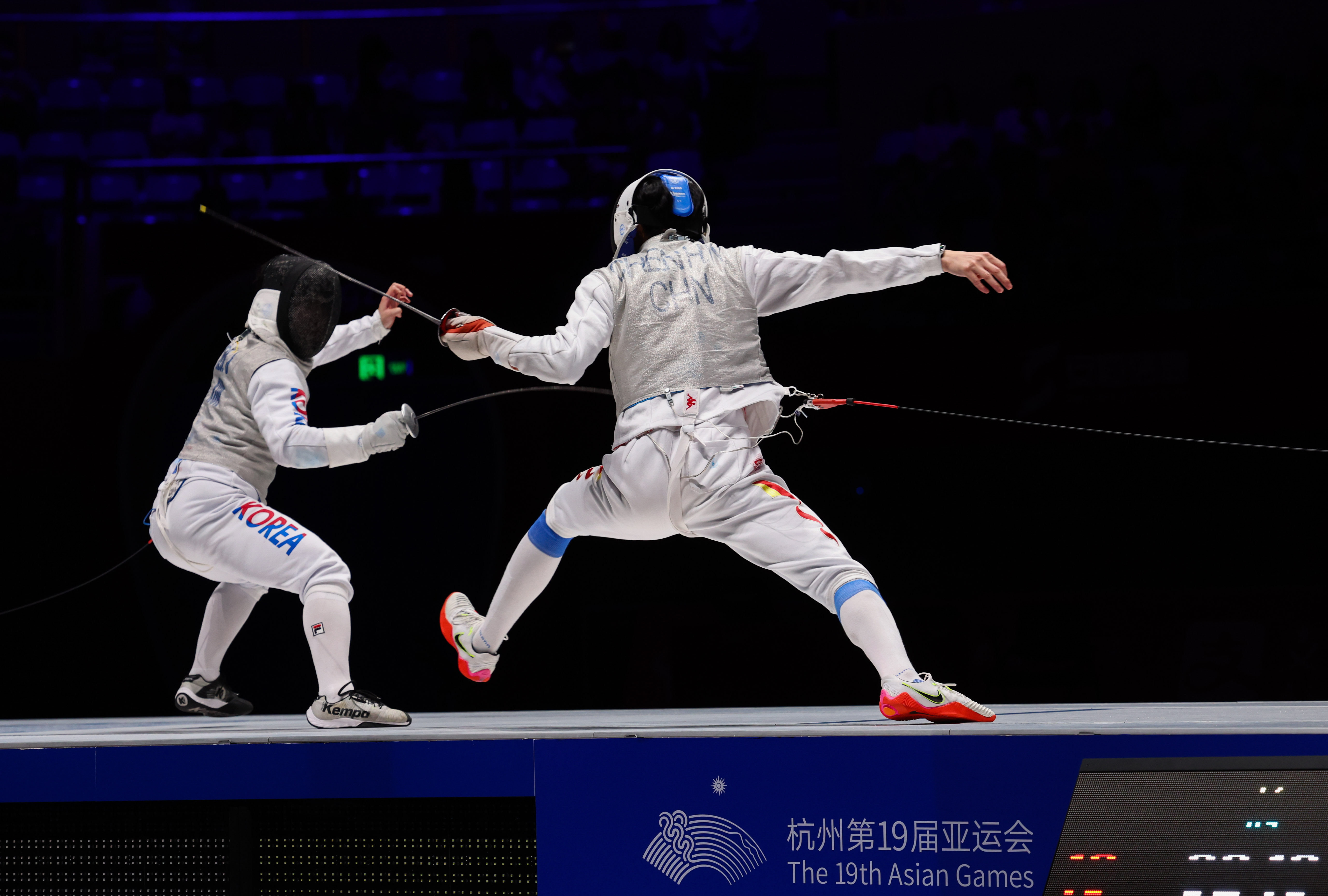 杭州亚运会|击剑综合:中国男花团体遗憾摘银 韩国收获两枚金牌 | 极目
