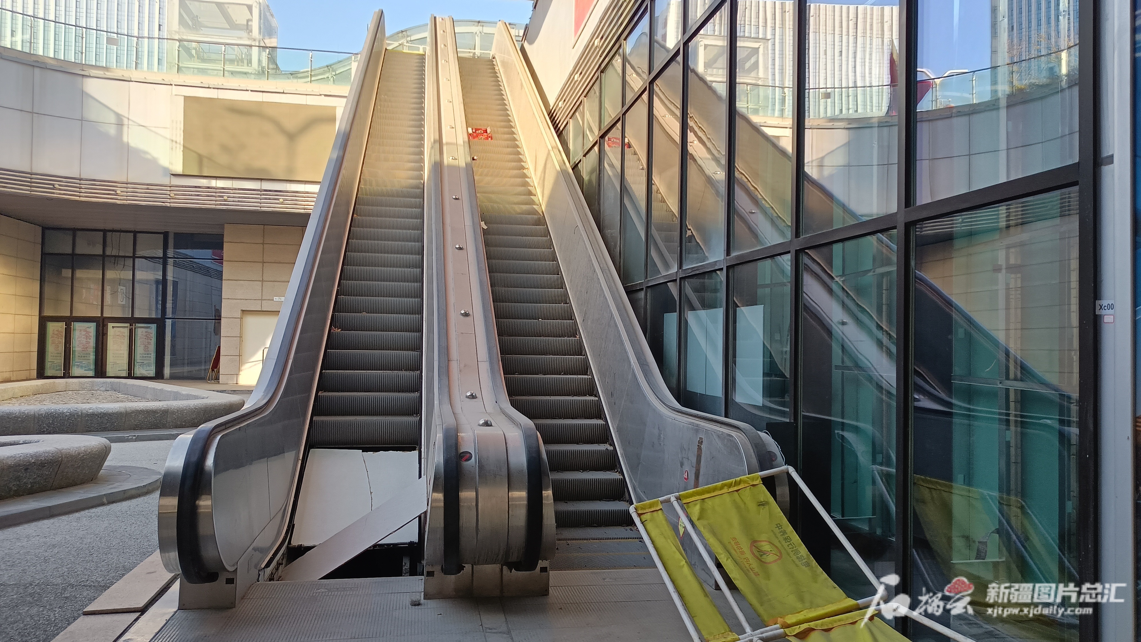 记者追踪丨乌鲁木齐部分地下通道自动扶梯长时间停运 | 极目新闻
