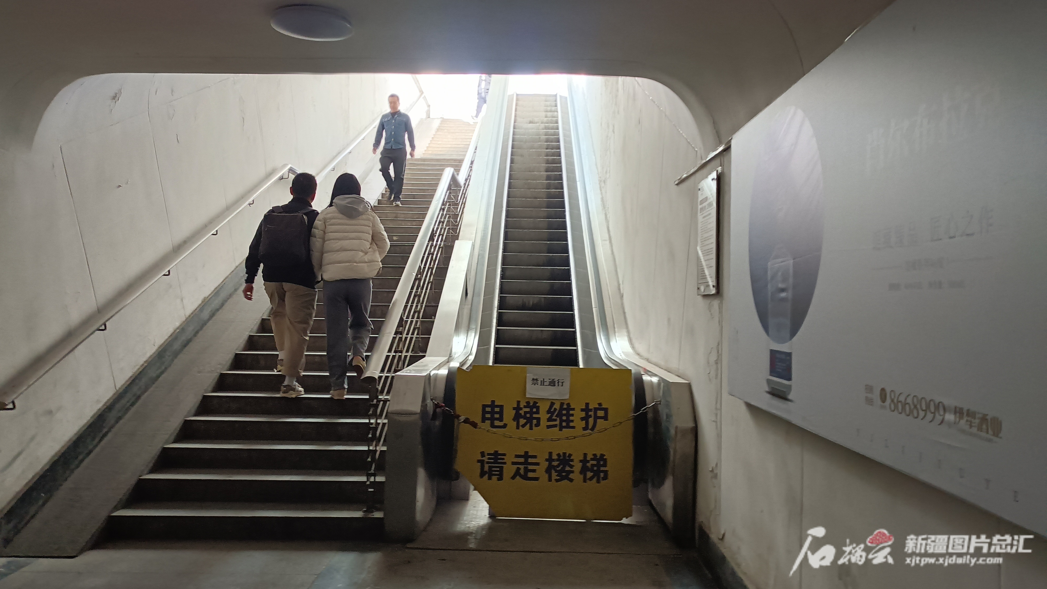 记者追踪丨乌鲁木齐部分地下通道自动扶梯长时间停运 | 极目新闻