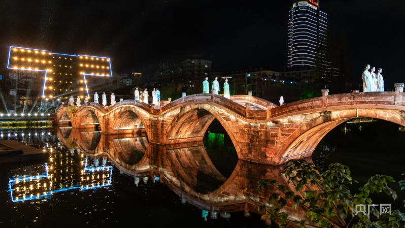 第二届全国宋韵服装设计大赛决赛大秀在浙江黄岩上演 | 极目新闻