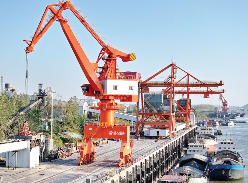 长江武汉段首个万吨级泊位码头通过验收投用,武汉至上海航线万吨级