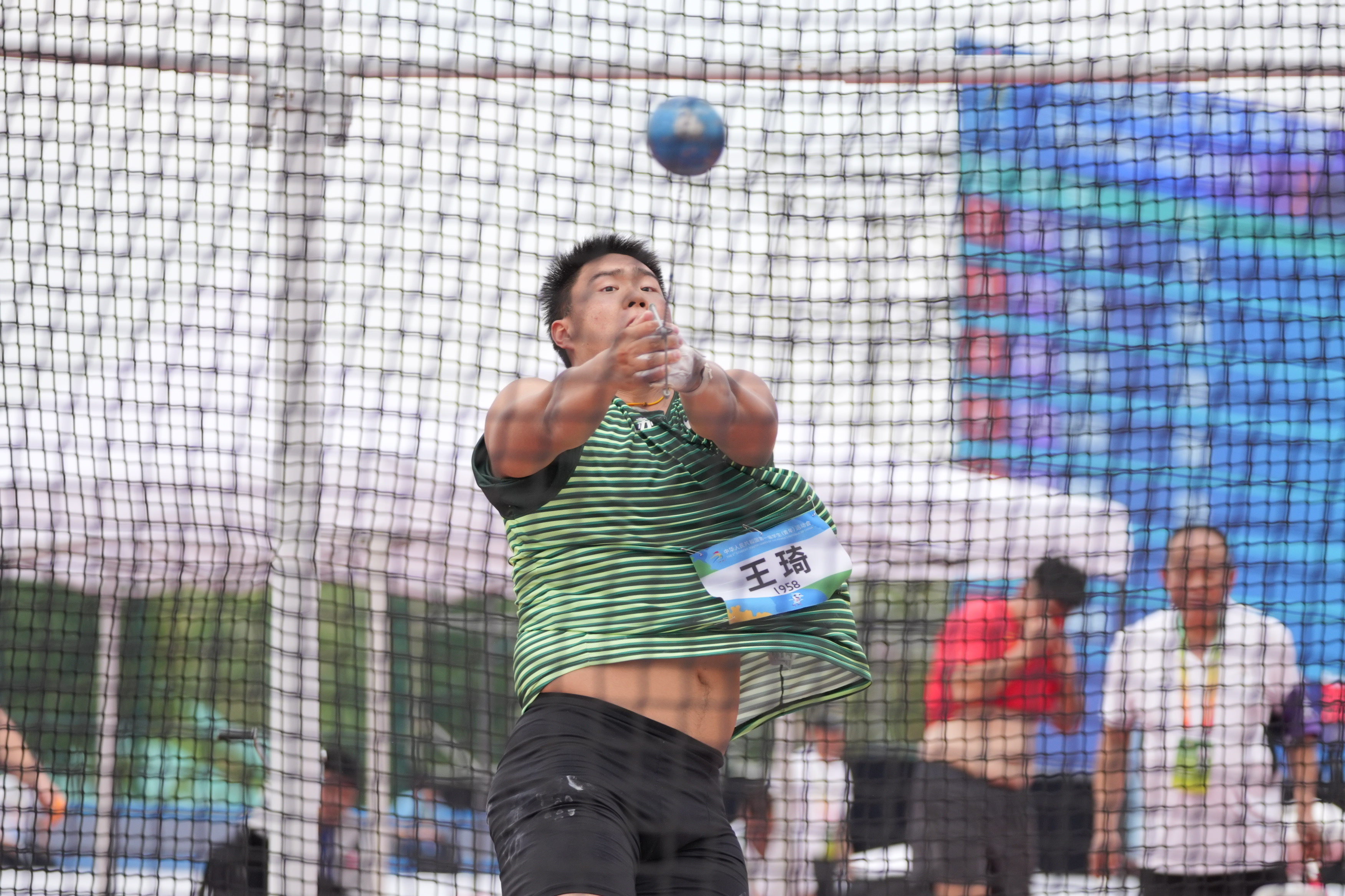 学青会 | 亚运会链球冠军轻松称雄学青会 | 极目新闻