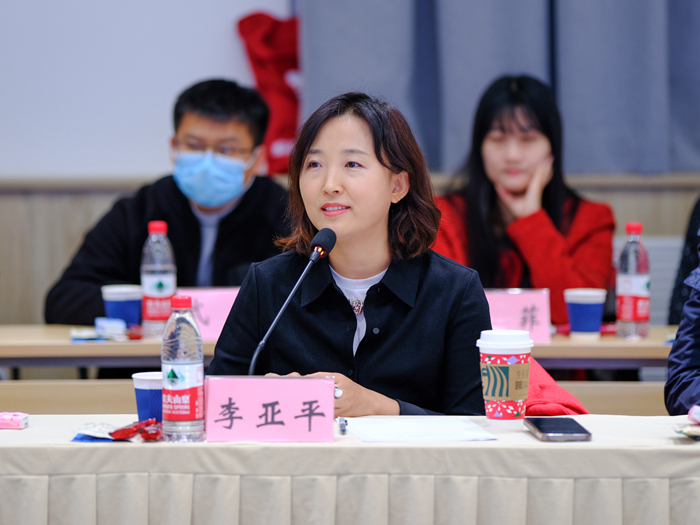 研讨会上,电影出品人,总制片人李亚平阐述该片的创作缘起,在对西班牙