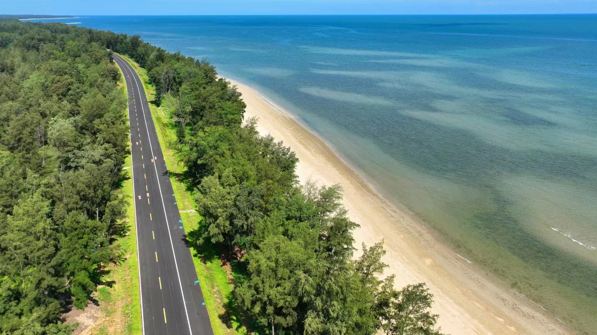 海南临高: 打造独具特色公路旅游 带动沿线群众增收致富 | 极目新闻