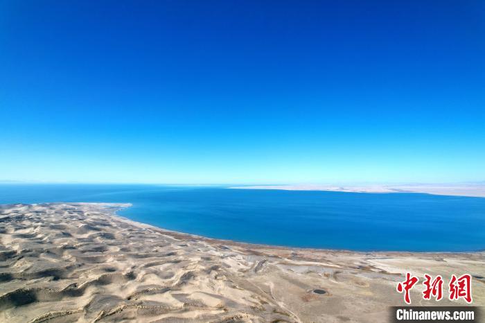 航拍青海湖北岸金沙湾