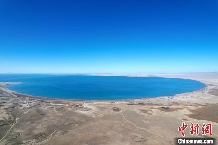 航拍青海湖北岸金沙湾