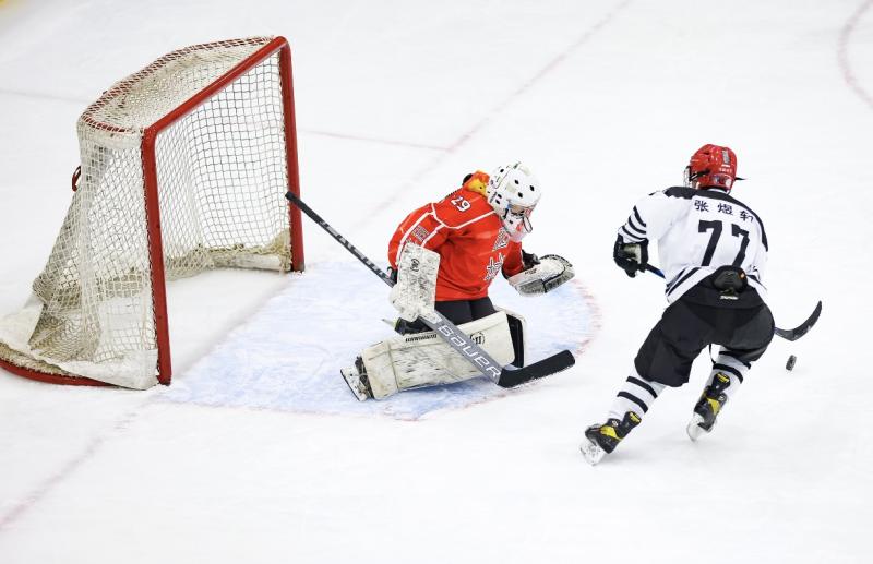 市二冬会冰球比赛收官,600余人参赛凸显北京冰球厚度 | 极目新闻