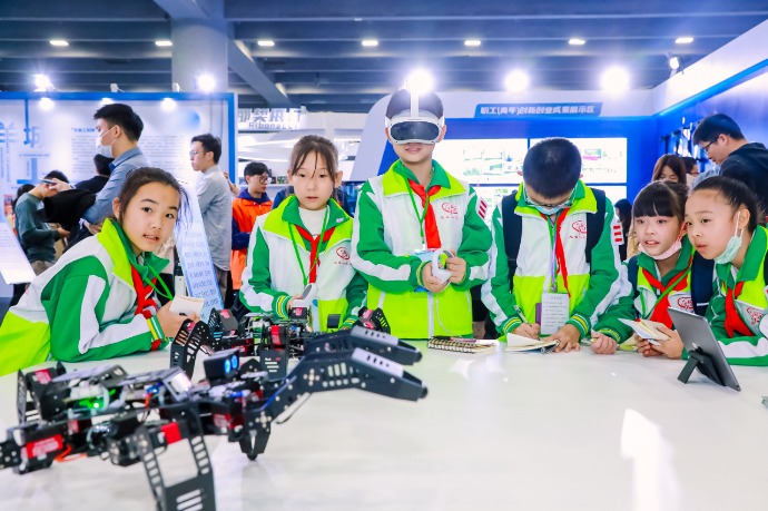 唐航浩表示,广州市总工会将认真贯彻落实省委"1310"具体部署和市委"