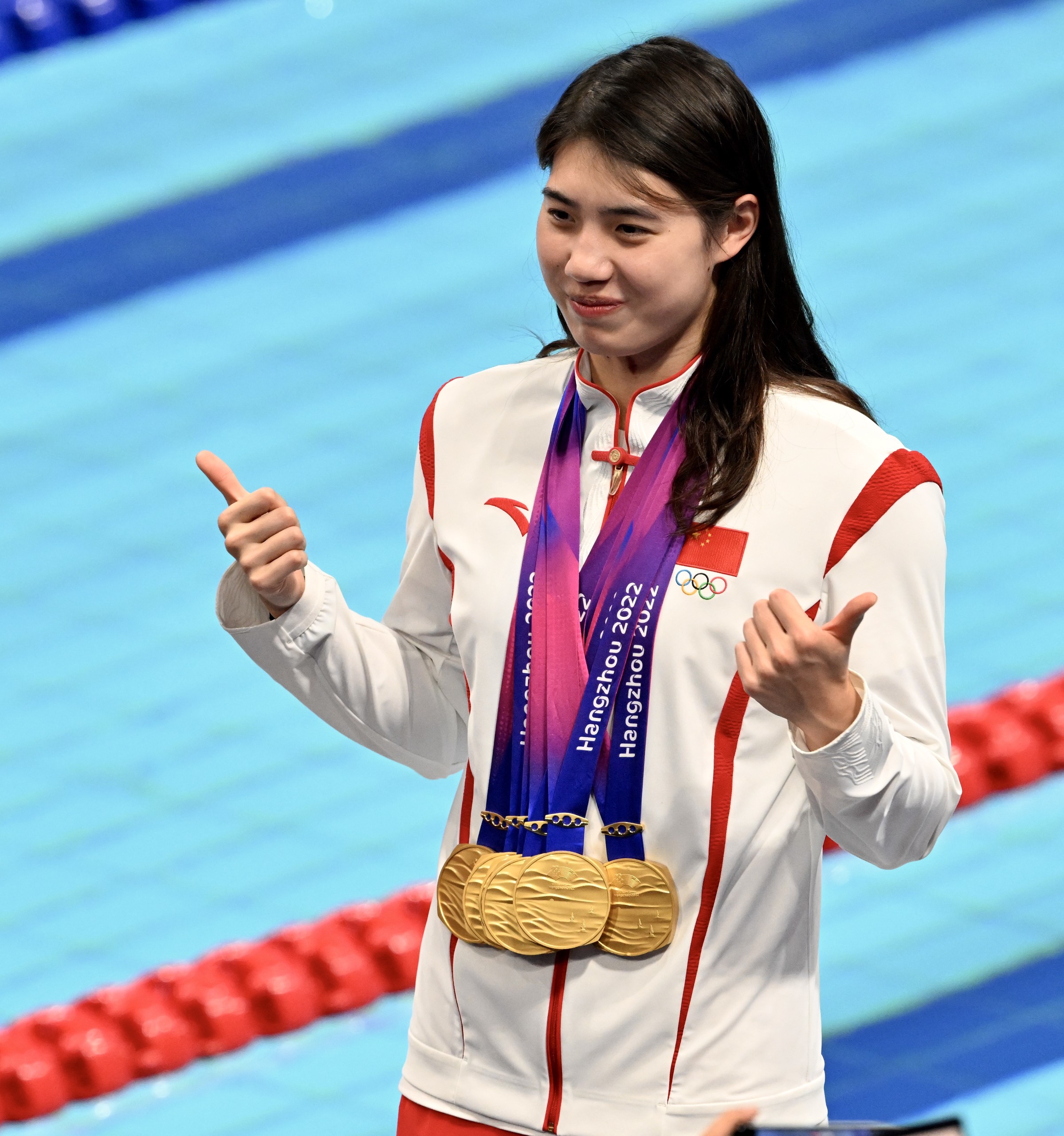 现场|张雨霏笑着转身离去,她"学会了输"