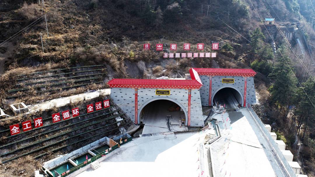 世界进出口海拔高差最大单体隧道 雅叶高速康定过境段跑马山1号隧道