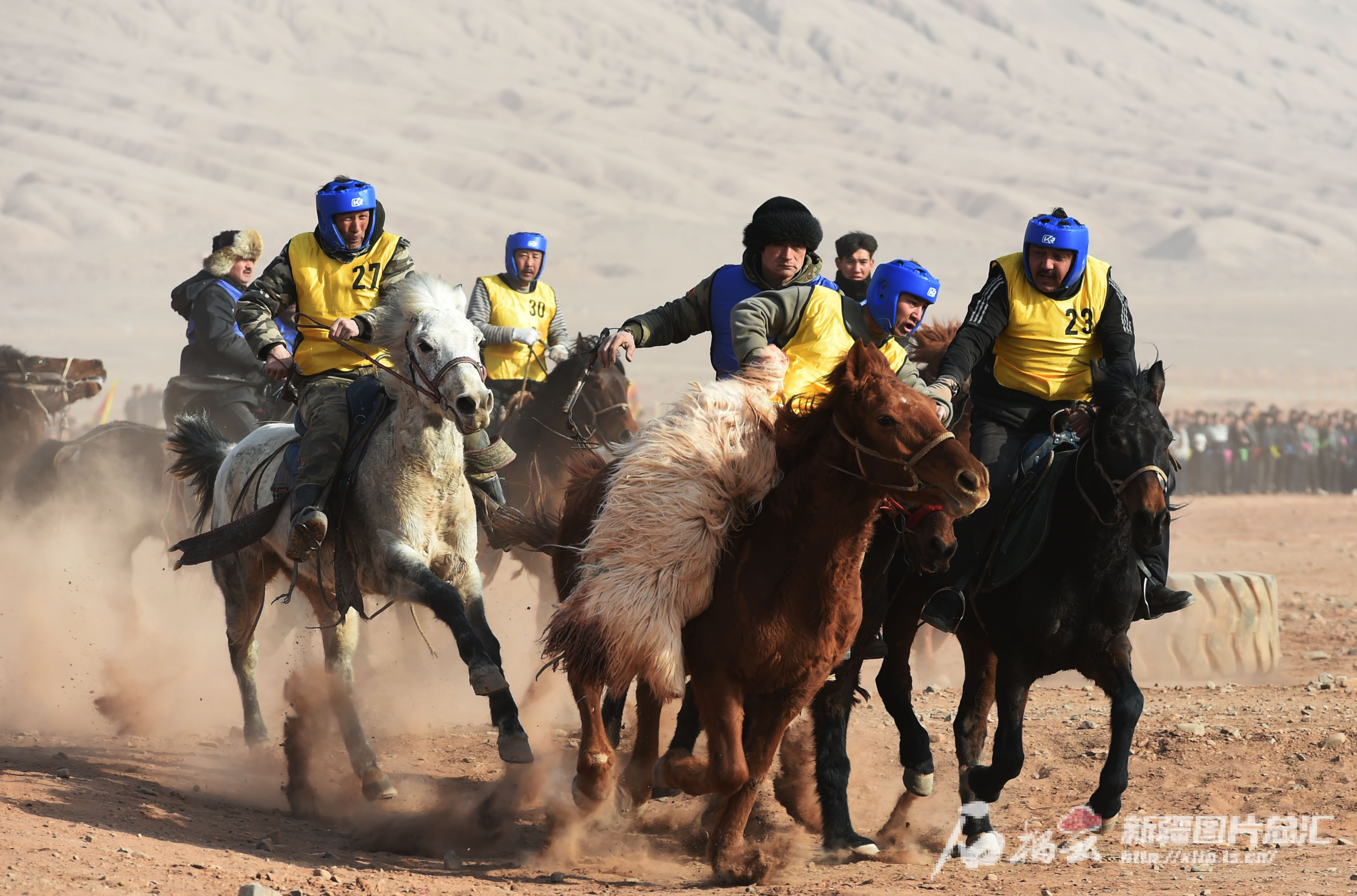 舞龙,赛马,做花馍……欢欢喜喜迎新年 | 极目新闻