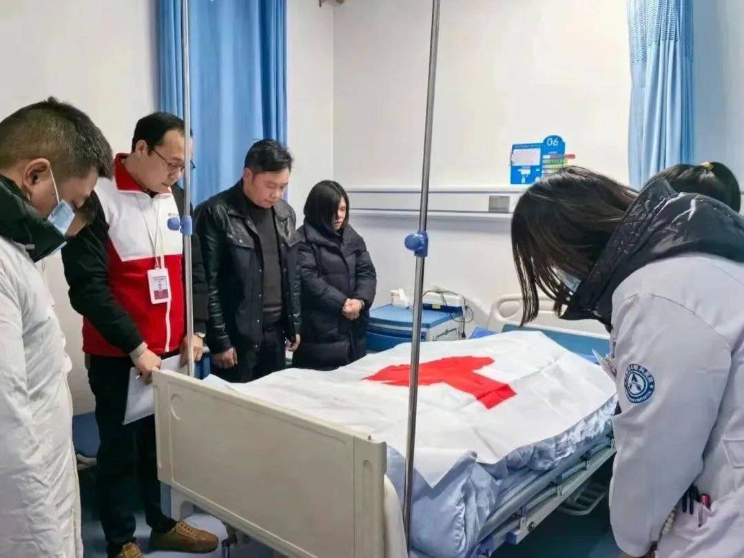 致敬!广安68岁老人离世后捐献角膜、遗体 | 极目新闻