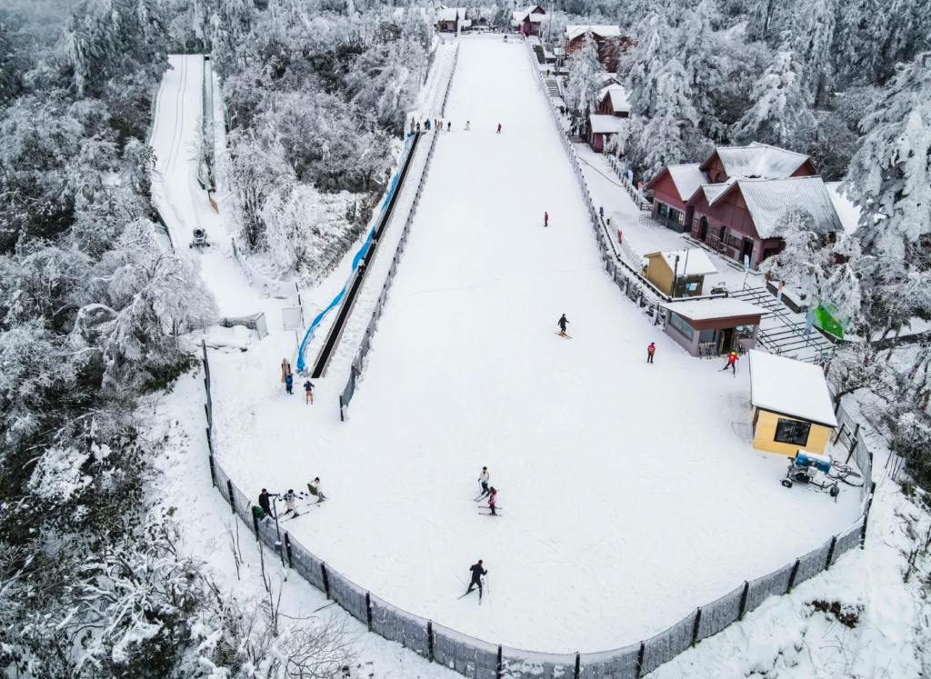 重庆茅草坝滑雪场图片