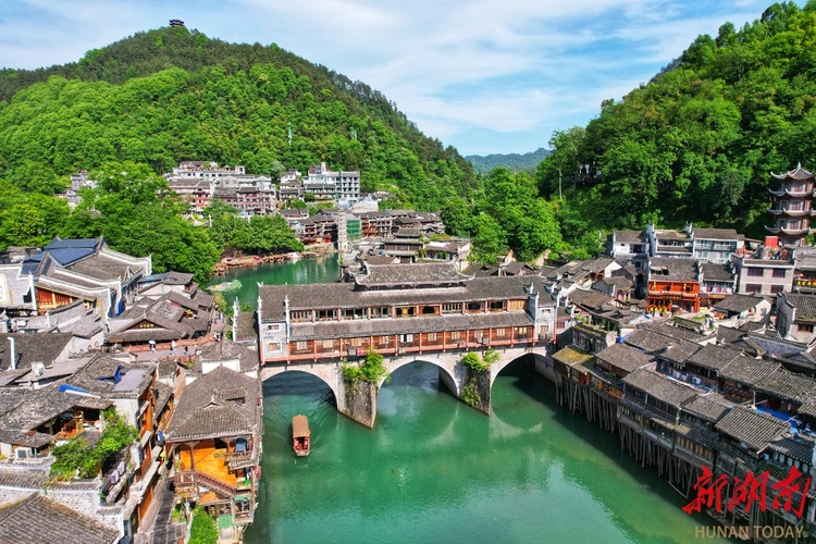 凤凰古城旅游区确定为国家5a级旅游景区