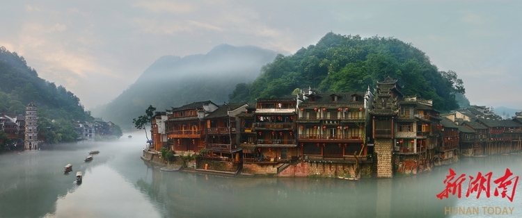 凤凰古城旅游区确定为国家5a级旅游景区