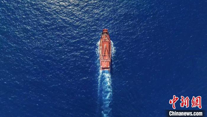 重走“海丝”路 世界最大仿古福船“福宁”号抵达新加坡 | 极目新闻